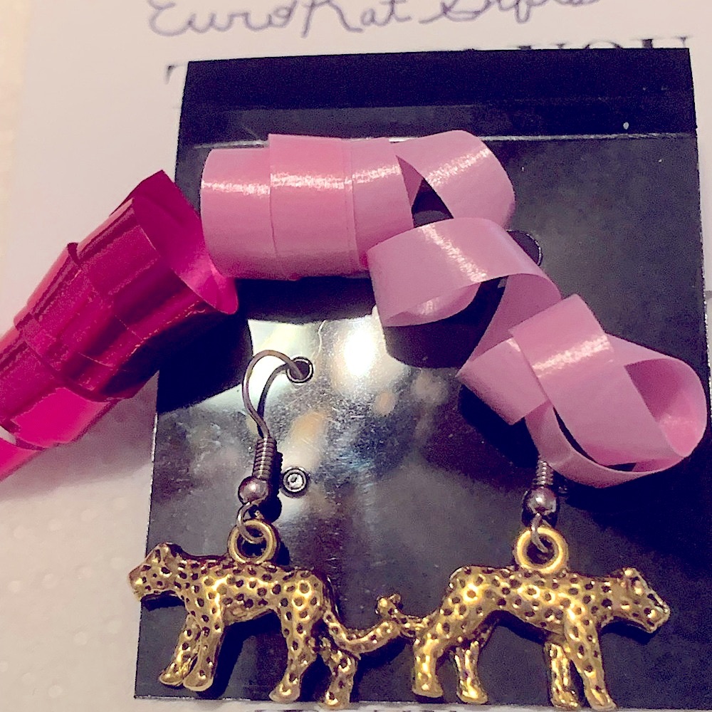 GOLD Cat Earrings Leopard Cheetah Jaquar Tiger Earrings Feline Lover NEW… - Picture 4 of 7